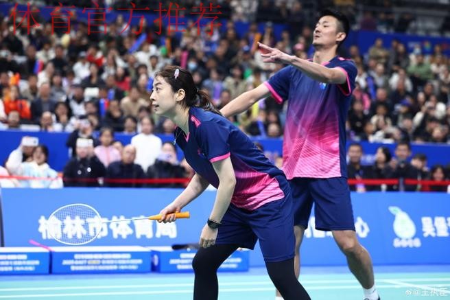 亚足联年终颁奖礼今晚举行 武磊谭茹殷接受专访